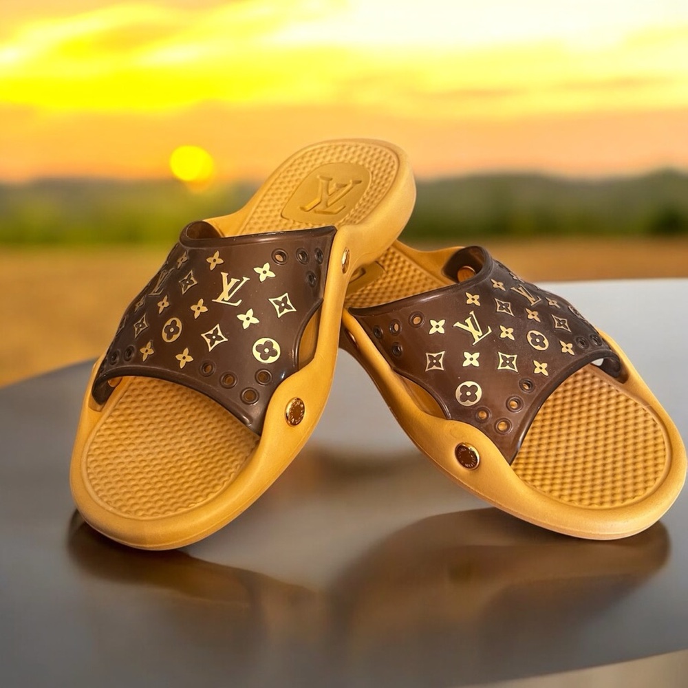 Louis Vuitton Vintage Monogram Logo Beach Sandals Slides Size 8